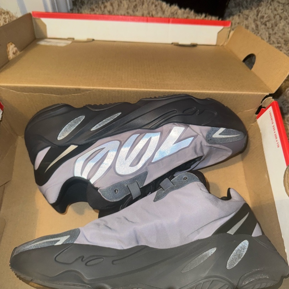 Men's Stylish Sneakers - Black and Gray